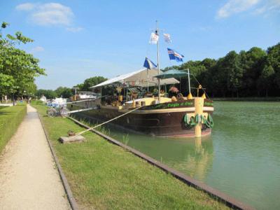 bateau d’argile et d’eau